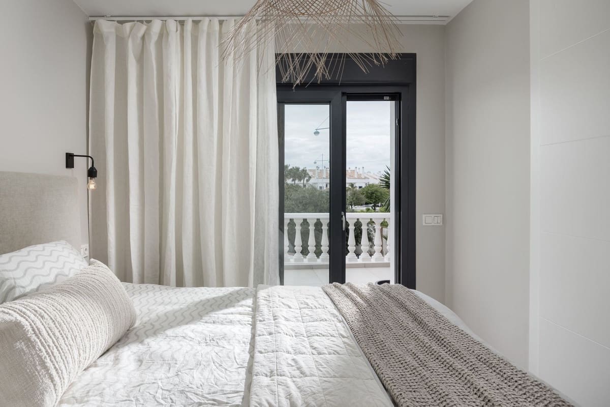 4 soveværelse Semi-Rækkehus til salg i San Pedro de Alcantara med swimmingpool - € 1.595.000 (Ref: 9705071)