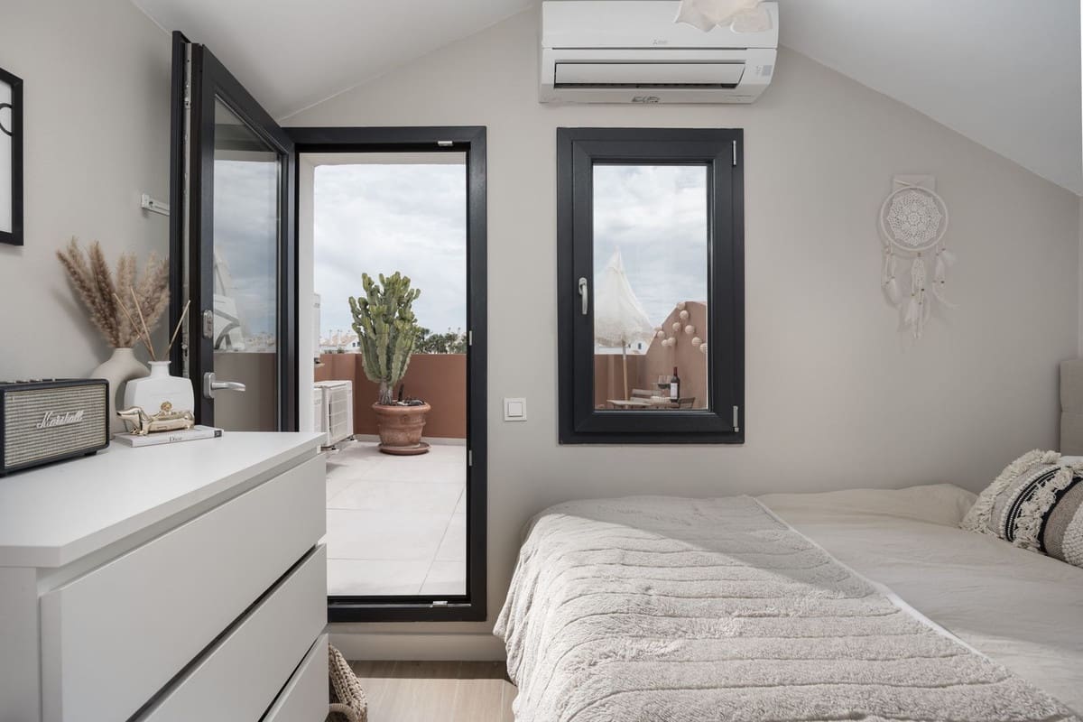 4 soveværelse Semi-Rækkehus til salg i San Pedro de Alcantara med swimmingpool - € 1.595.000 (Ref: 9705071)