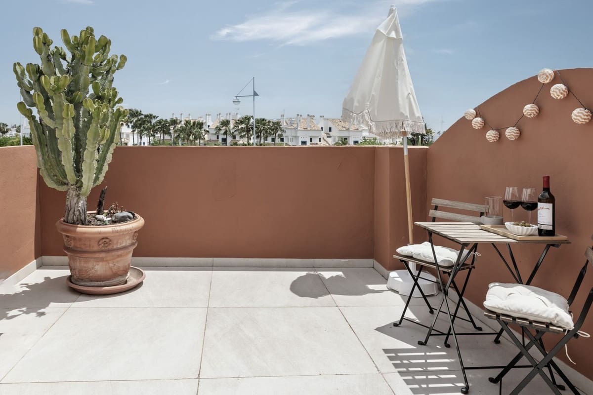 4 soveværelse Semi-Rækkehus til salg i San Pedro de Alcantara med swimmingpool - € 1.595.000 (Ref: 9705071)