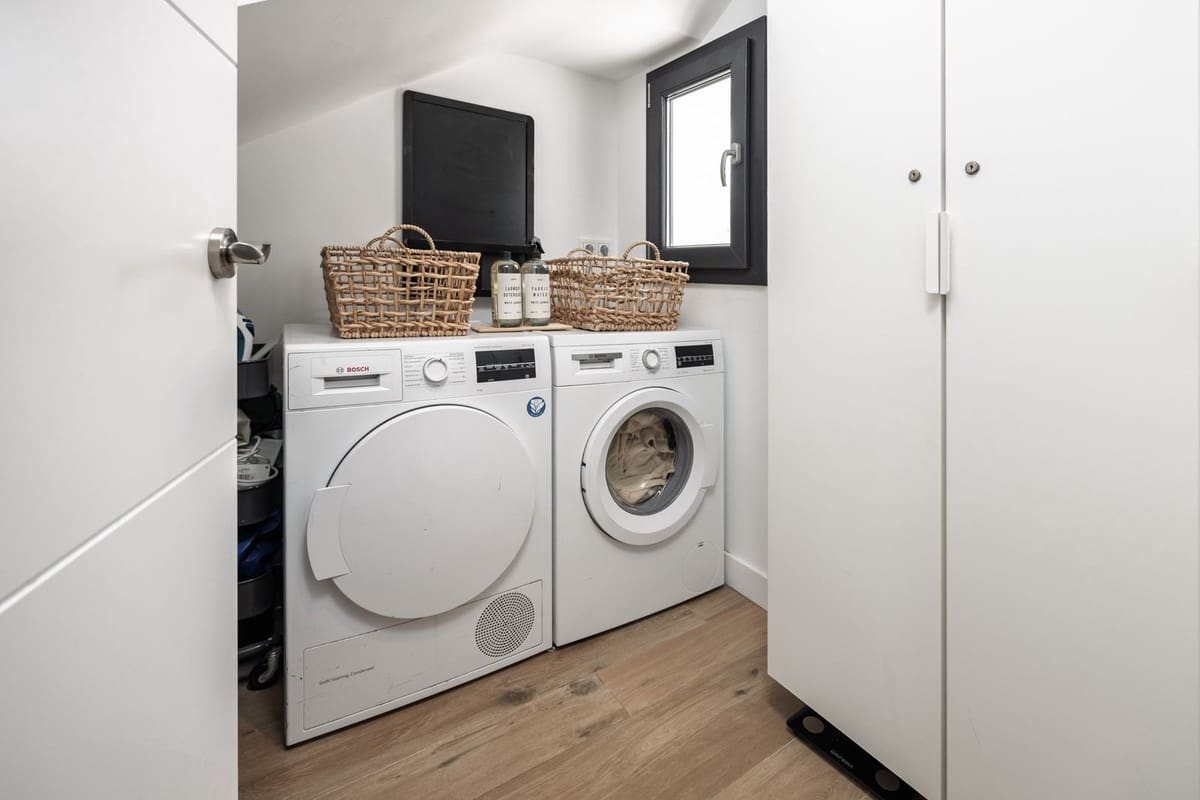 4 soveværelse Semi-Rækkehus til salg i San Pedro de Alcantara med swimmingpool - € 1.595.000 (Ref: 9705071)