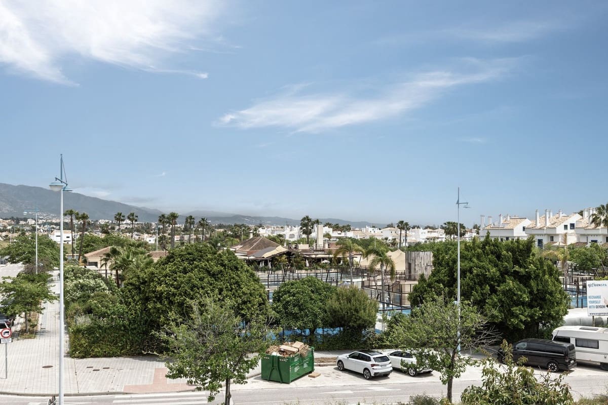 4 soveværelse Semi-Rækkehus til salg i San Pedro de Alcantara med swimmingpool - € 1.595.000 (Ref: 9705071)