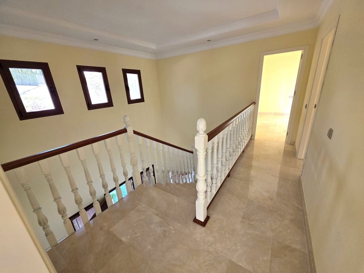 4 soverom Villa til salgs i Marbella med svømmebasseng garasje - € 1 600 000 (Ref: 9705072)