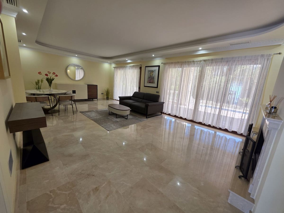 4 Zimmer Villa zu verkaufen in Marbella mit Pool Garage - 1.600.000 € (Ref: 9705072)