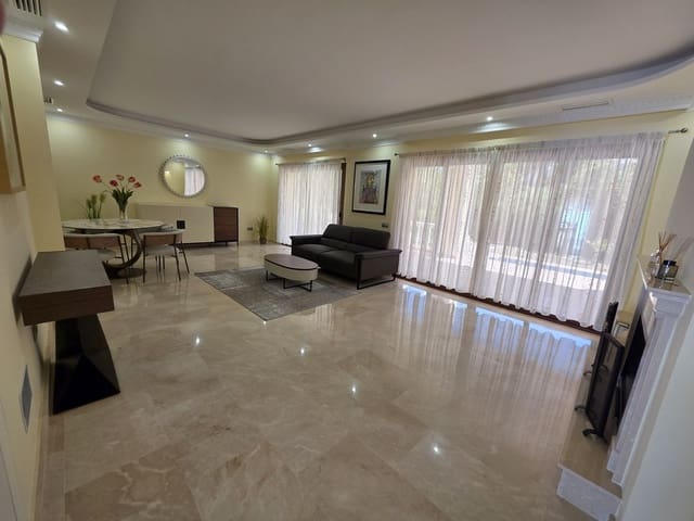4 Zimmer Villa zu verkaufen in Romana Playa, Marbella mit Pool Garage - 1.600.000 € (Ref: 9705072)