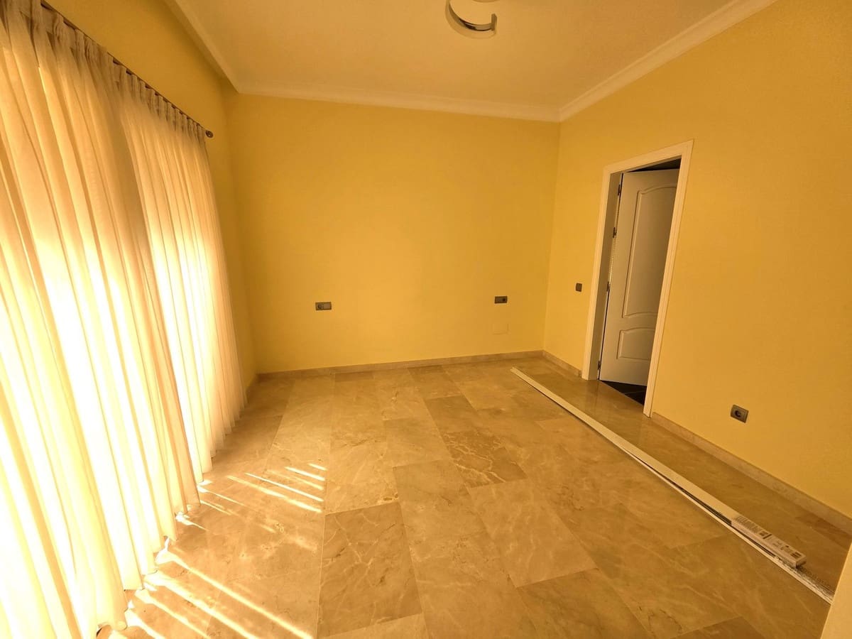 4 Zimmer Villa zu verkaufen in Marbella mit Pool Garage - 1.600.000 € (Ref: 9705072)