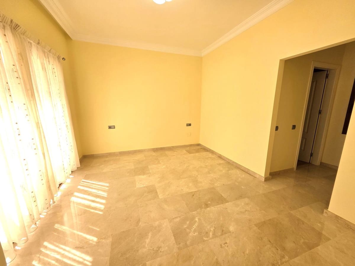 4 Zimmer Villa zu verkaufen in Marbella mit Pool Garage - 1.600.000 € (Ref: 9705072)