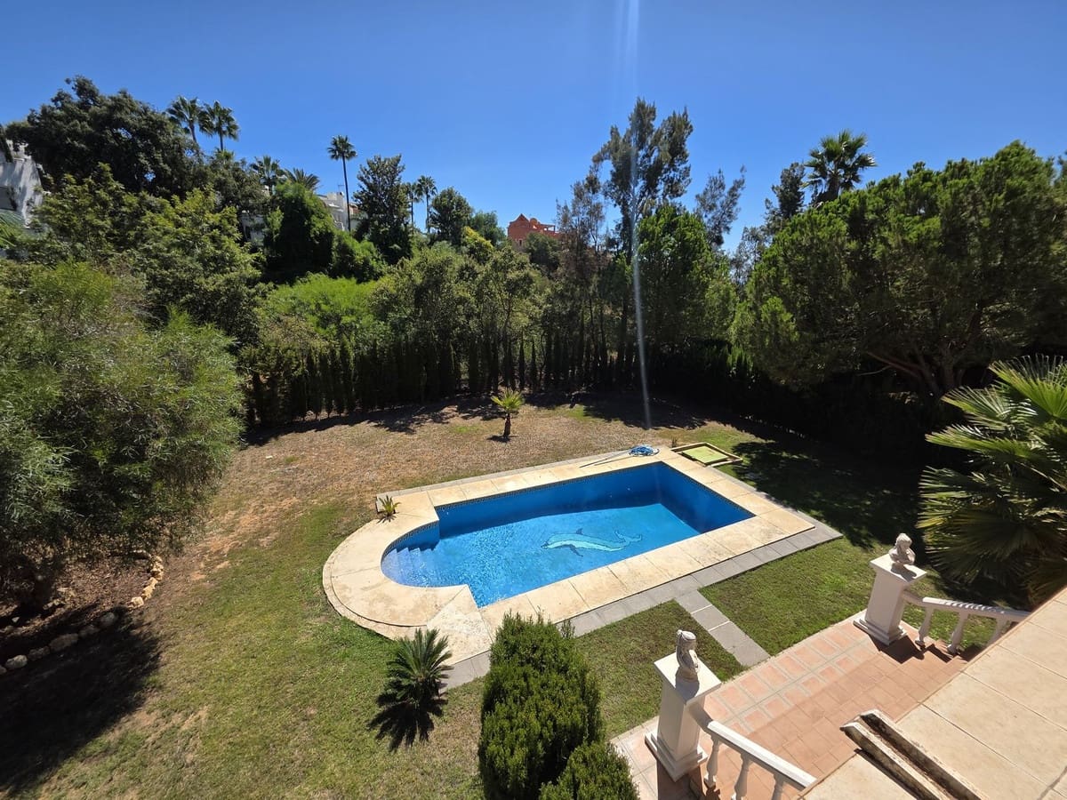 4 Zimmer Villa zu verkaufen in Marbella mit Pool Garage - 1.600.000 € (Ref: 9705072)