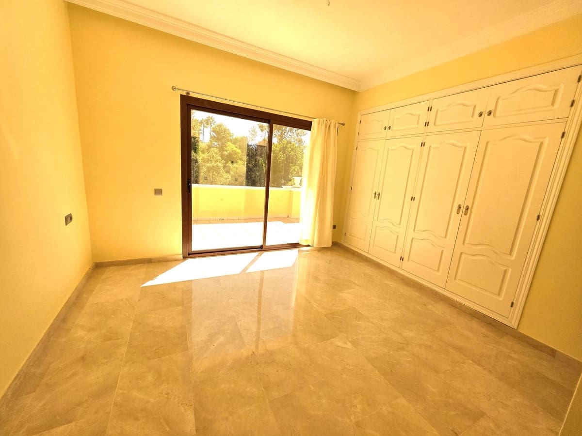 4 Zimmer Villa zu verkaufen in Marbella mit Pool Garage - 1.600.000 € (Ref: 9705072)
