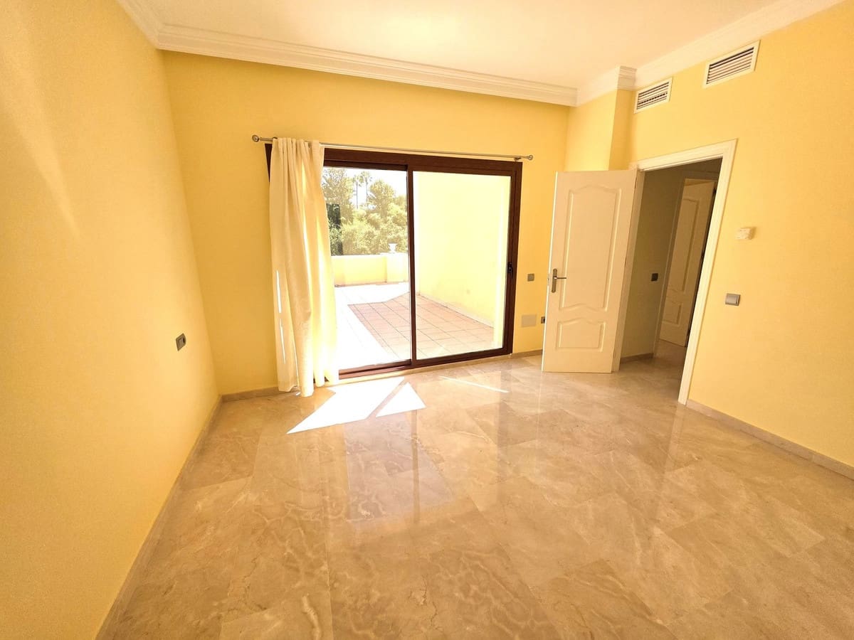 4 Zimmer Villa zu verkaufen in Marbella mit Pool Garage - 1.600.000 € (Ref: 9705072)