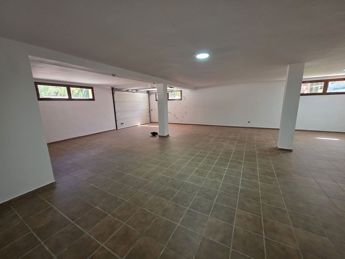 4 Zimmer Villa zu verkaufen in Marbella mit Pool Garage - 1.600.000 € (Ref: 9705072)