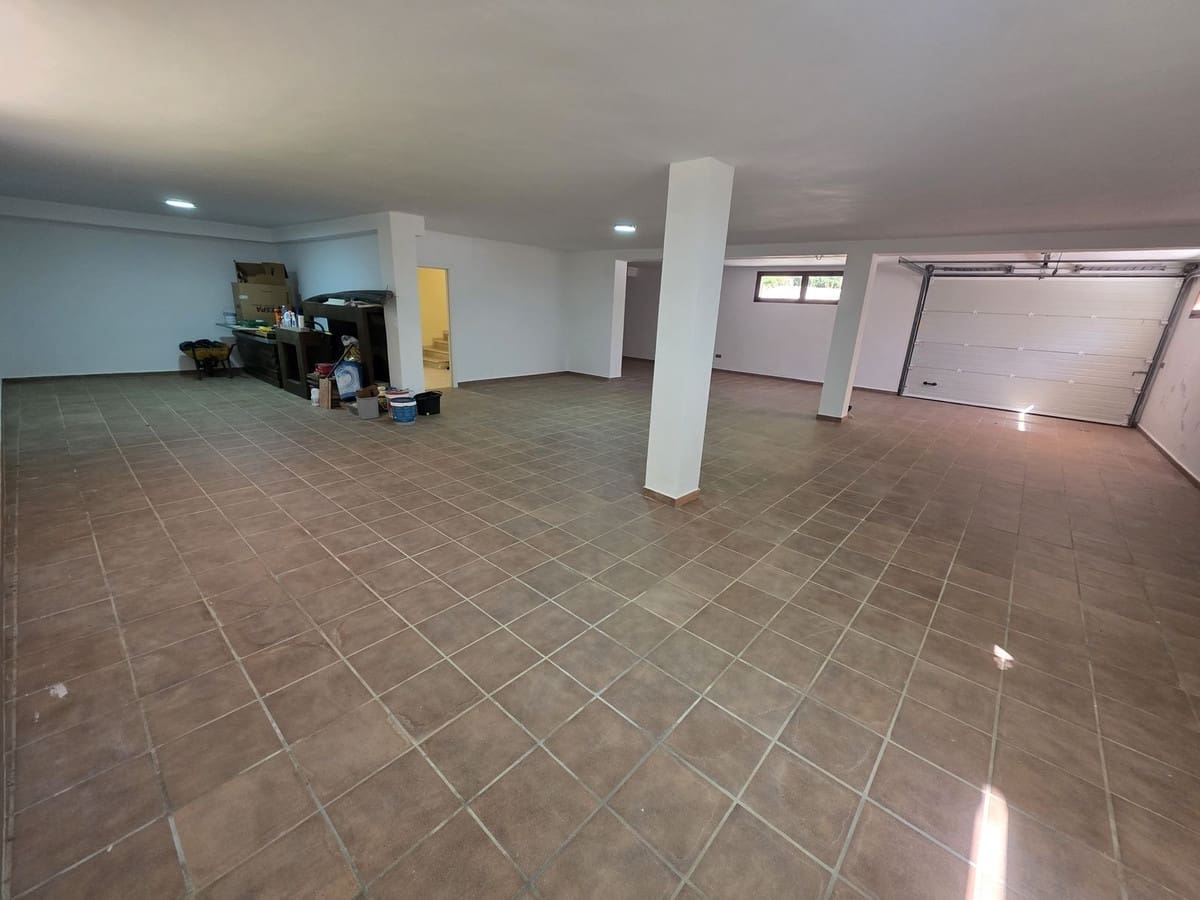 4 Zimmer Villa zu verkaufen in Marbella mit Pool Garage - 1.600.000 € (Ref: 9705072)