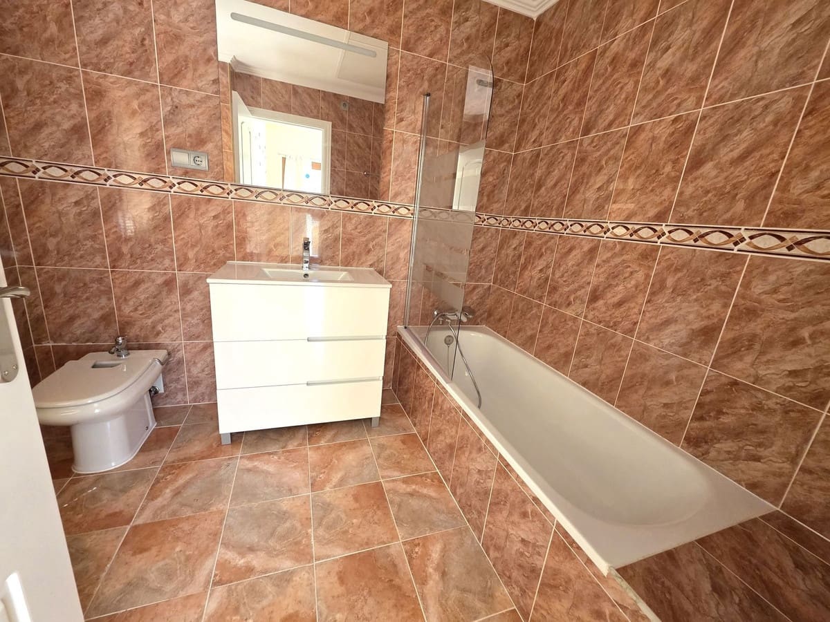 4 Zimmer Villa zu verkaufen in Marbella mit Pool Garage - 1.600.000 € (Ref: 9705072)