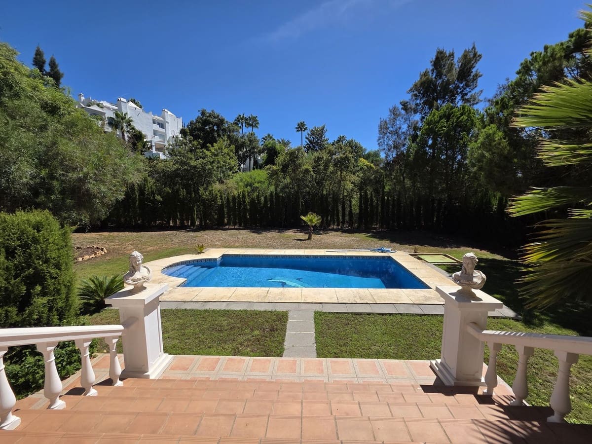 4 Zimmer Villa zu verkaufen in Marbella mit Pool Garage - 1.600.000 € (Ref: 9705072)