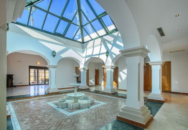 5 bedroom Villa for sale in Mijas Golf, Mijas with pool - € 1,600,000 (Ref: 9705074)