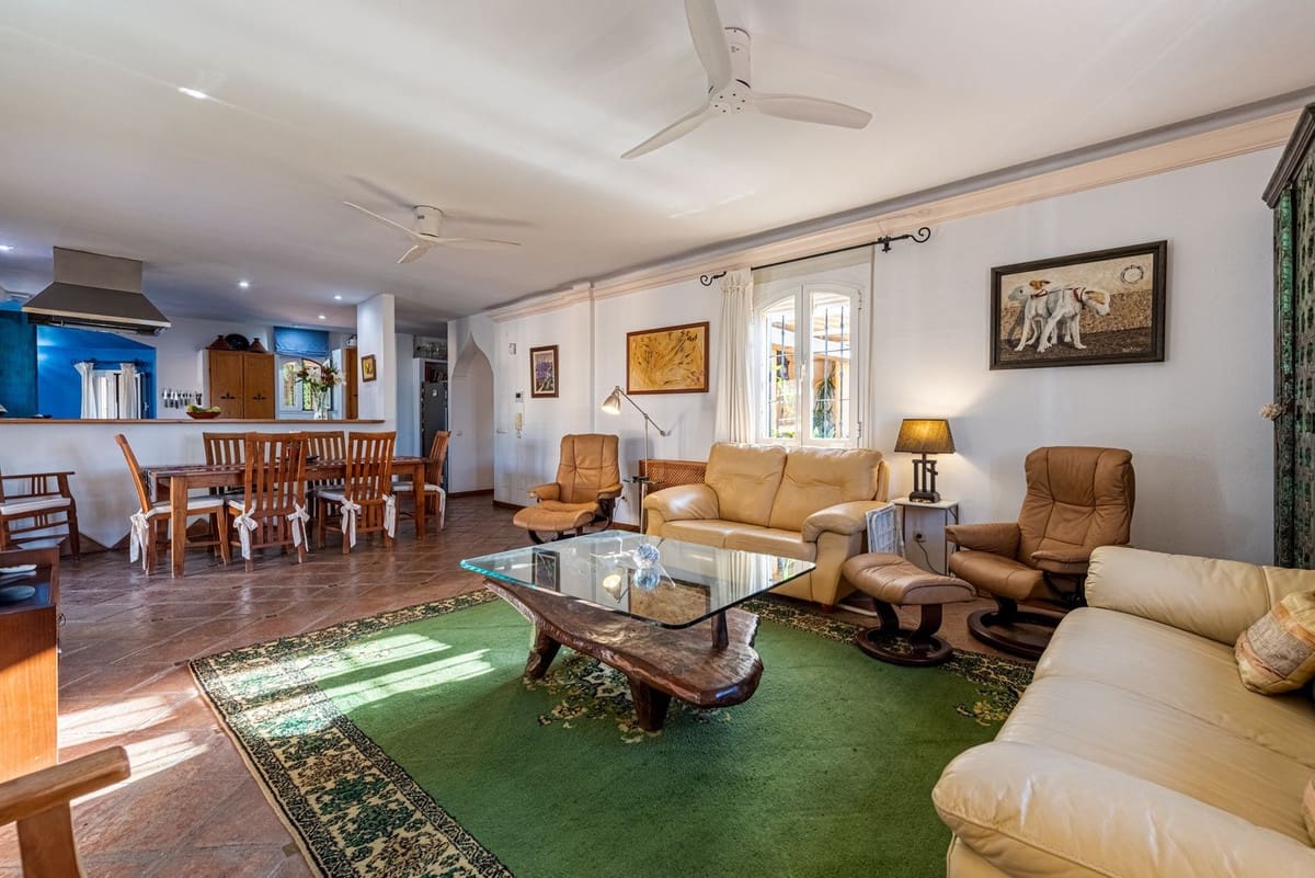 4 bedroom Villa for sale in Alhaurin de la Torre with pool - € 1,675,000 (Ref: 9705075)