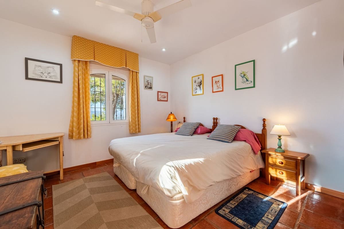 4 bedroom Villa for sale in Alhaurin de la Torre with pool - € 1,675,000 (Ref: 9705075)