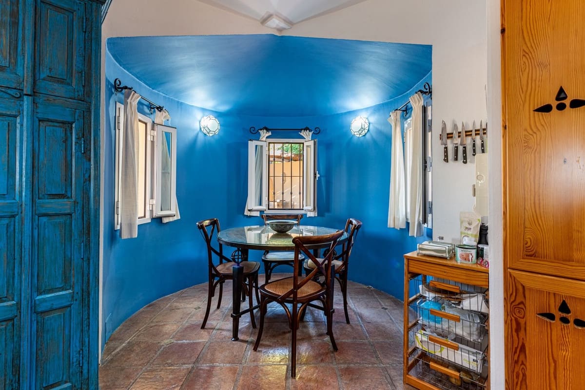 4 bedroom Villa for sale in Alhaurin de la Torre with pool - € 1,675,000 (Ref: 9705075)