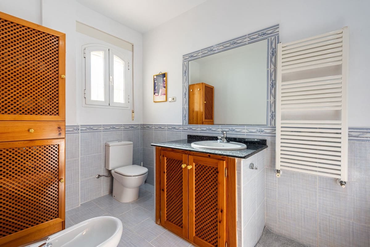 4 bedroom Villa for sale in Alhaurin de la Torre with pool - € 1,675,000 (Ref: 9705075)