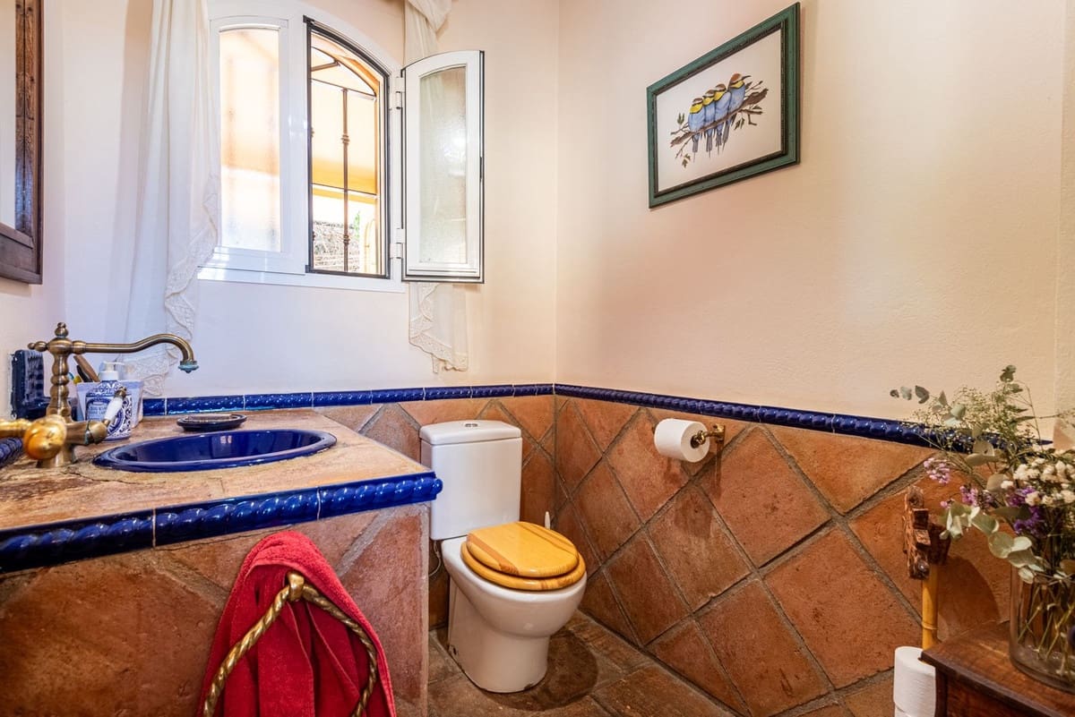 4 bedroom Villa for sale in Alhaurin de la Torre with pool - € 1,675,000 (Ref: 9705075)