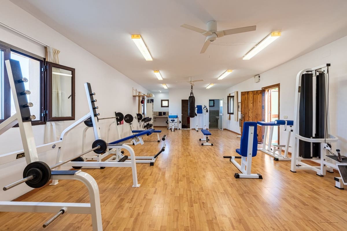 4 bedroom Villa for sale in Alhaurin de la Torre with pool - € 1,675,000 (Ref: 9705075)