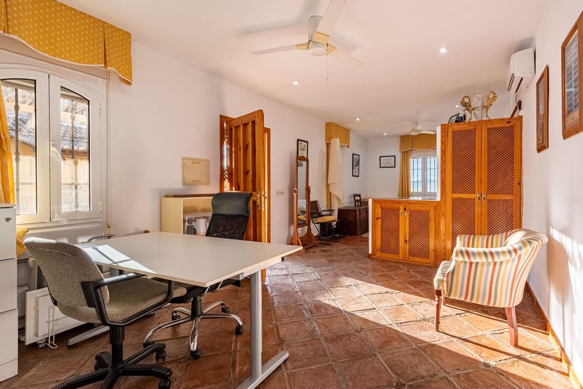 4 bedroom Villa for sale in Alhaurin de la Torre with pool - € 1,675,000 (Ref: 9705075)