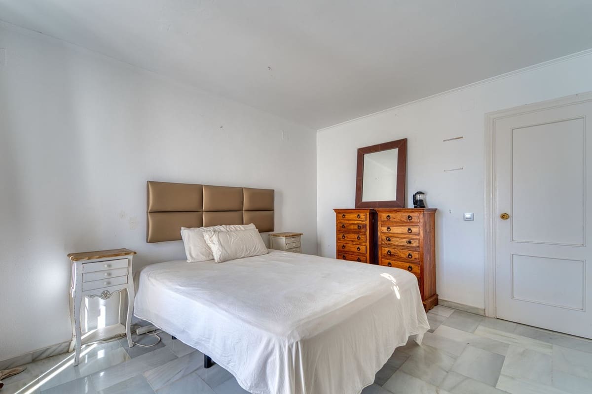 4 soveværelse Villa til salg i Nueva Andalucia med swimmingpool garage - € 1.675.000 (Ref: 9705076)