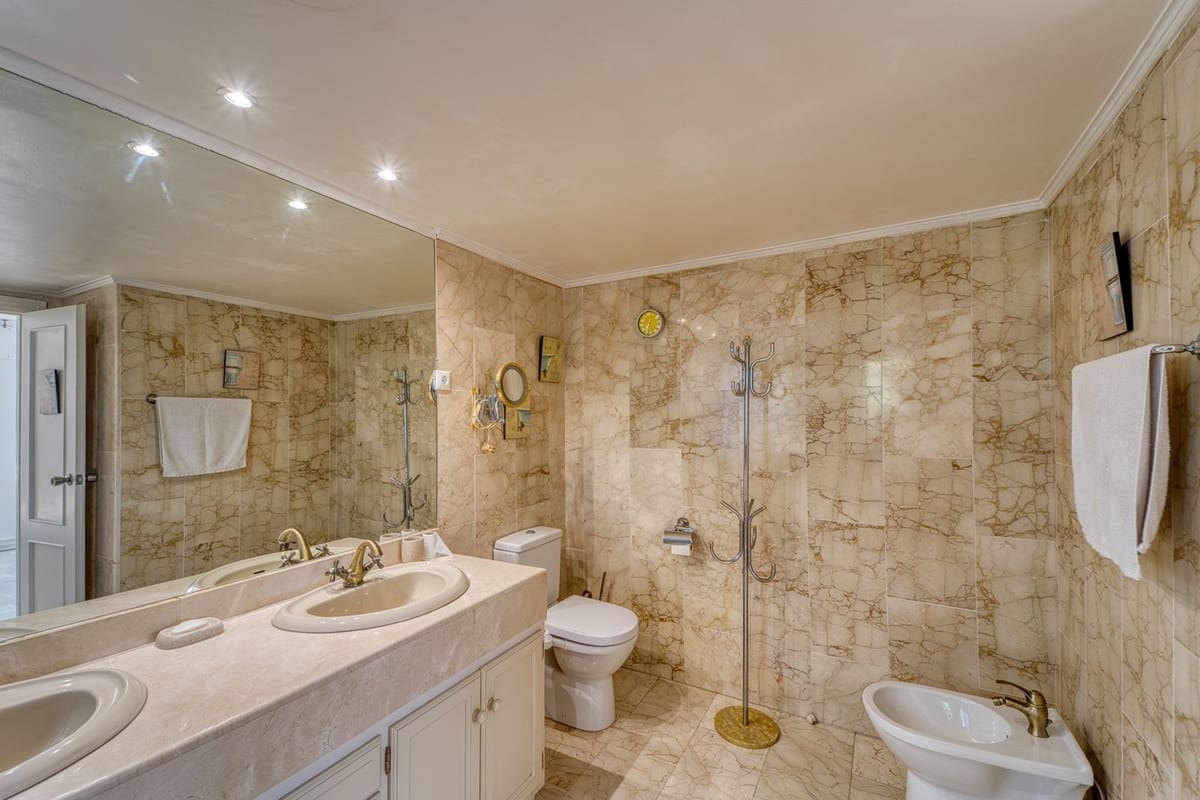 4 soveværelse Villa til salg i Nueva Andalucia med swimmingpool garage - € 1.675.000 (Ref: 9705076)