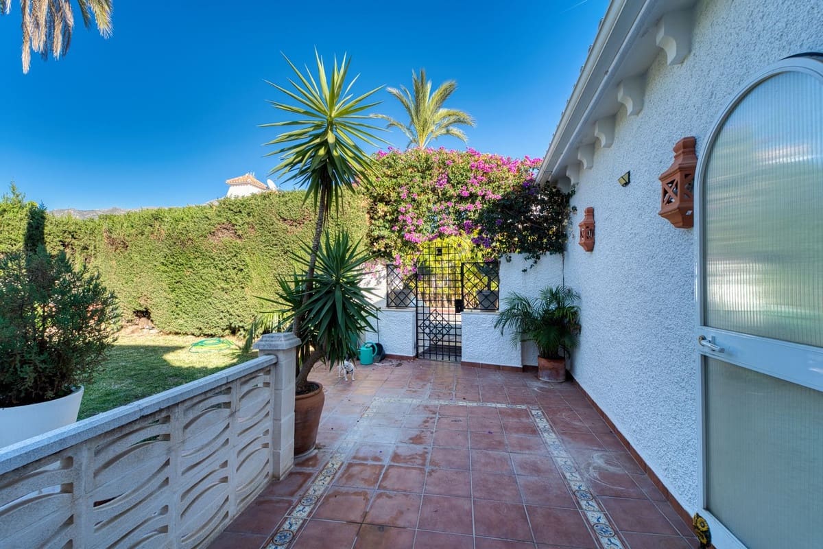 4 soveværelse Villa til salg i Nueva Andalucia med swimmingpool garage - € 1.675.000 (Ref: 9705076)