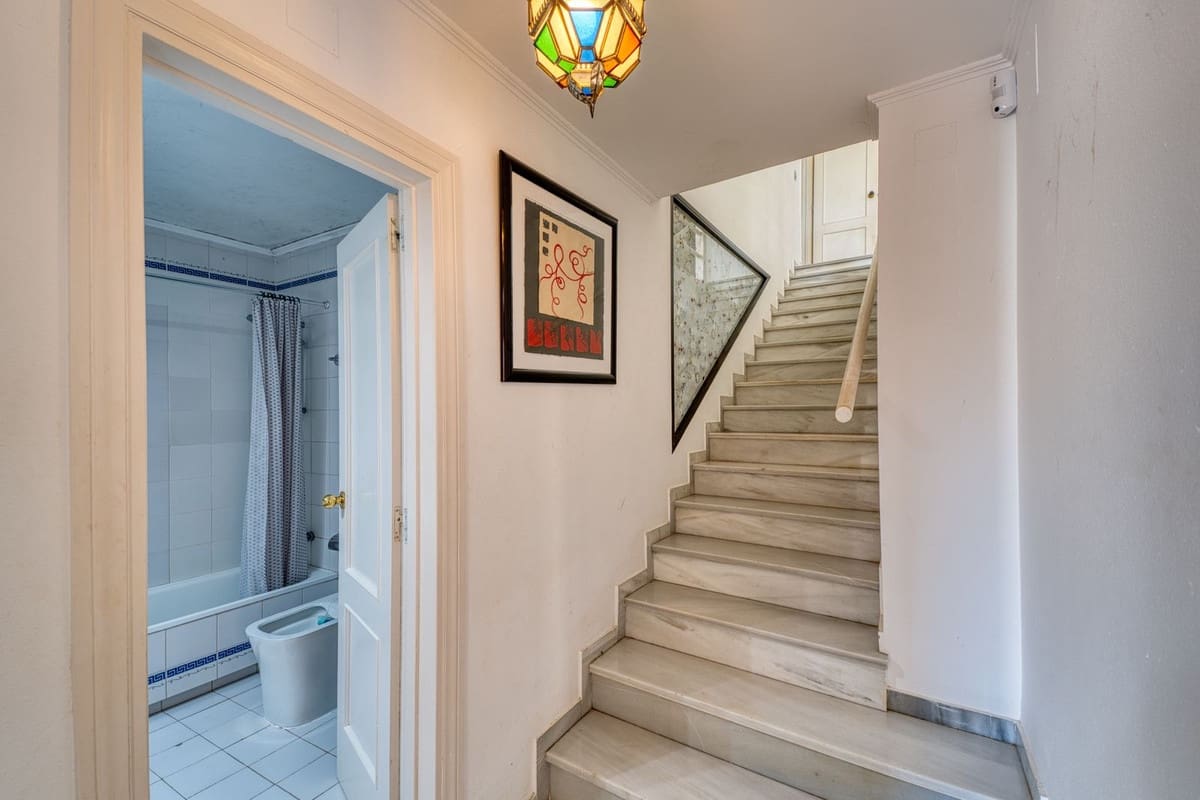 4 soveværelse Villa til salg i Nueva Andalucia med swimmingpool garage - € 1.675.000 (Ref: 9705076)