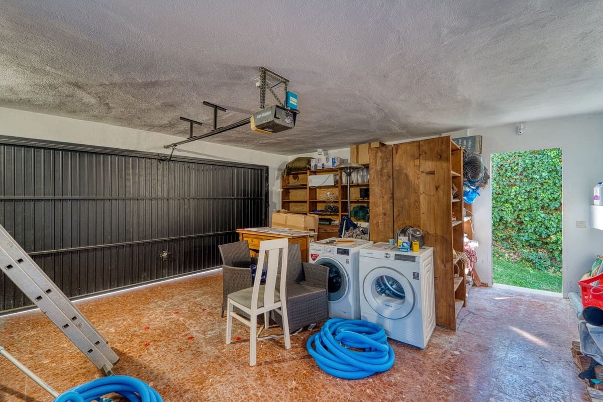 4 soveværelse Villa til salg i Nueva Andalucia med swimmingpool garage - € 1.675.000 (Ref: 9705076)