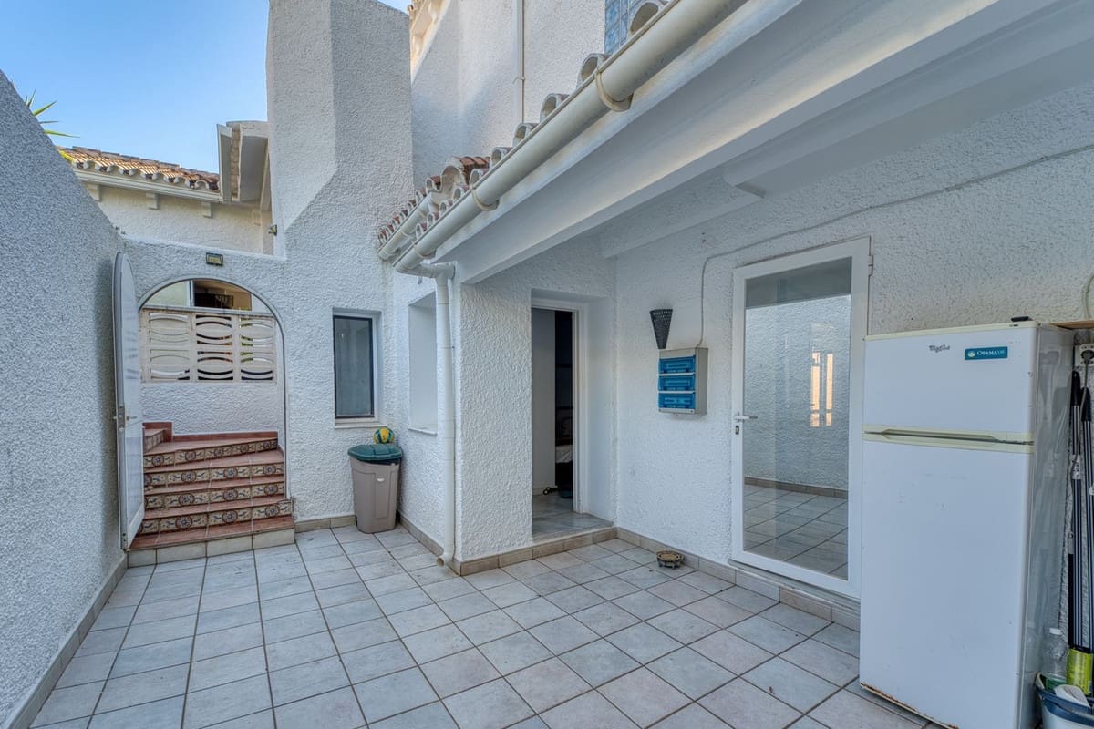 4 soveværelse Villa til salg i Nueva Andalucia med swimmingpool garage - € 1.675.000 (Ref: 9705076)