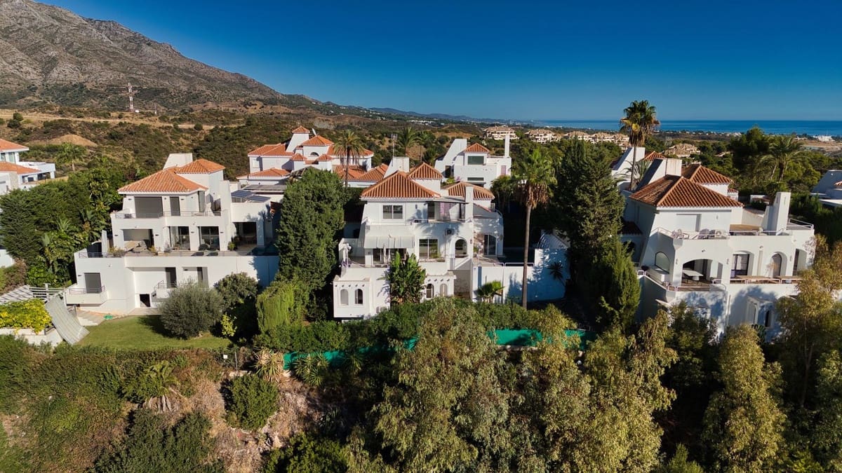 4 soveværelse Villa til salg i Nueva Andalucia med swimmingpool garage - € 1.675.000 (Ref: 9705076)