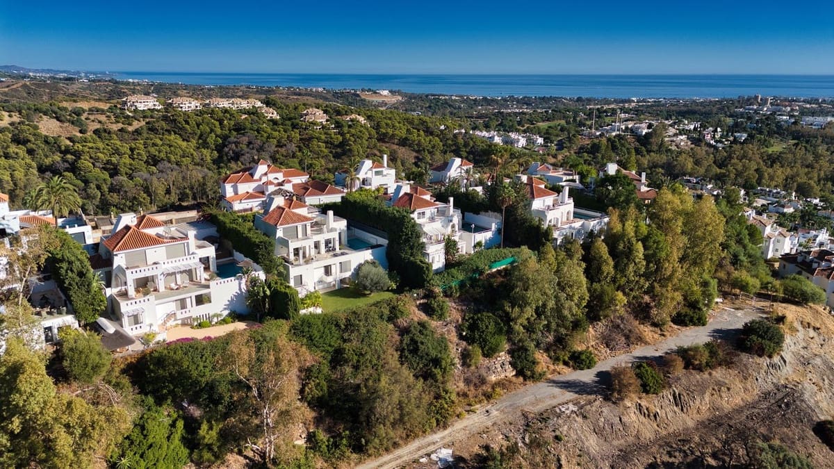 4 soveværelse Villa til salg i Nueva Andalucia med swimmingpool garage - € 1.675.000 (Ref: 9705076)