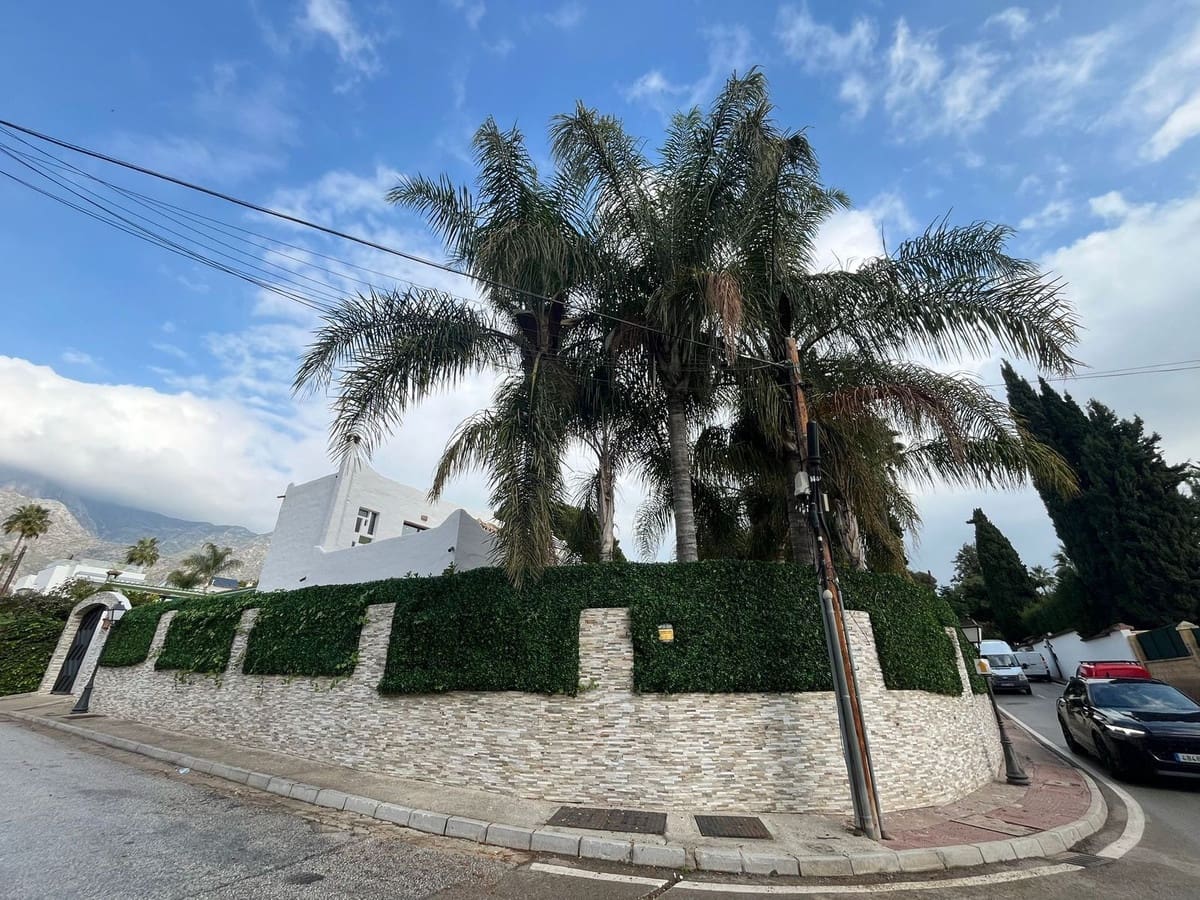 3 Zimmer Villa zu verkaufen in Marbella mit Pool Garage - 1.680.000 € (Ref: 9705077)