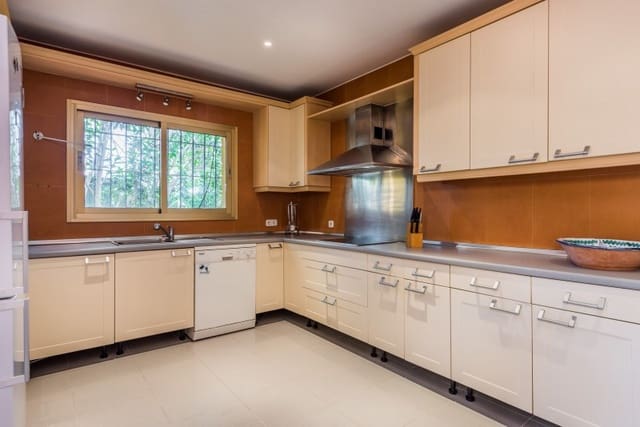 9 chambre Villa/Maison à vendre à El Rosario, Marbella avec piscine - 1 690 000 € (Ref: 9705078)