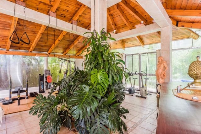 9 camera da letto Villa in vendita in El Rosario, Marbella con piscina - 1.690.000 € (Rif: 9705078)