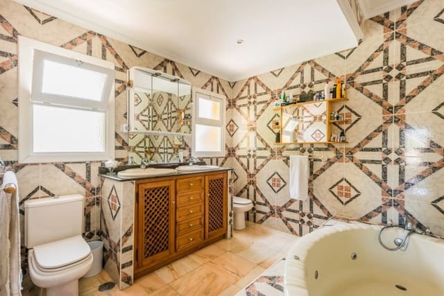 9 camera da letto Villa in vendita in El Rosario, Marbella con piscina - 1.690.000 € (Rif: 9705078)