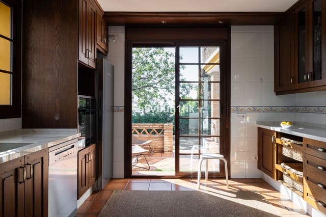 4 camera da letto Villa in vendita in San Pedro de Alcántara Pueblo, Marbella con piscina garage - 1.695.000 € (Rif: 9705079)