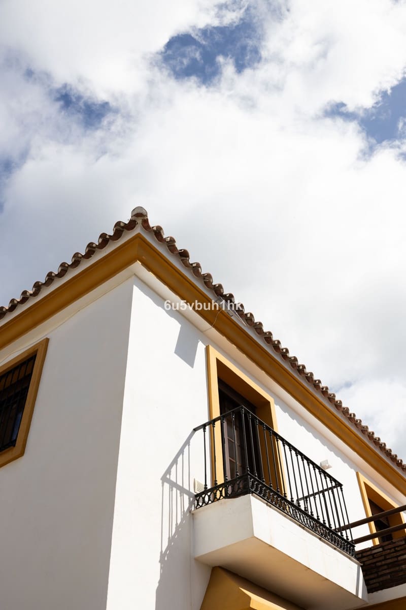 4 bedroom Villa for sale in San Pedro de Alcantara with pool garage - € 1,695,000 (Ref: 9705079)