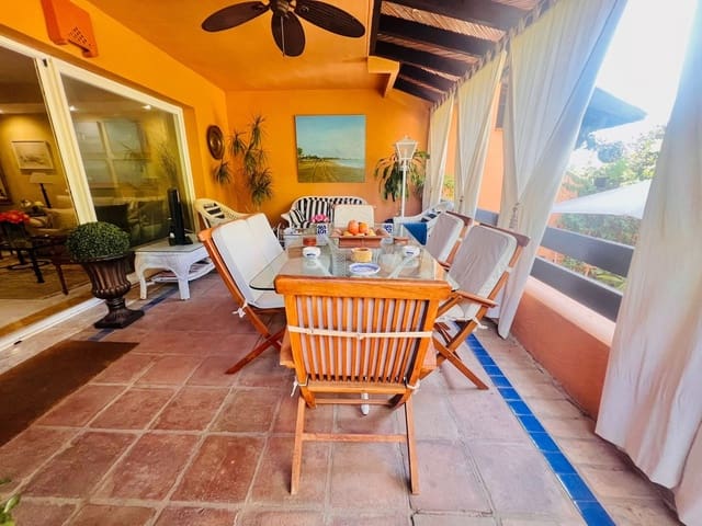 Casa de 3 habitaciones en Golden Mile, Marbella en venta con piscina - 1.695.000 € (Ref: 9705080)