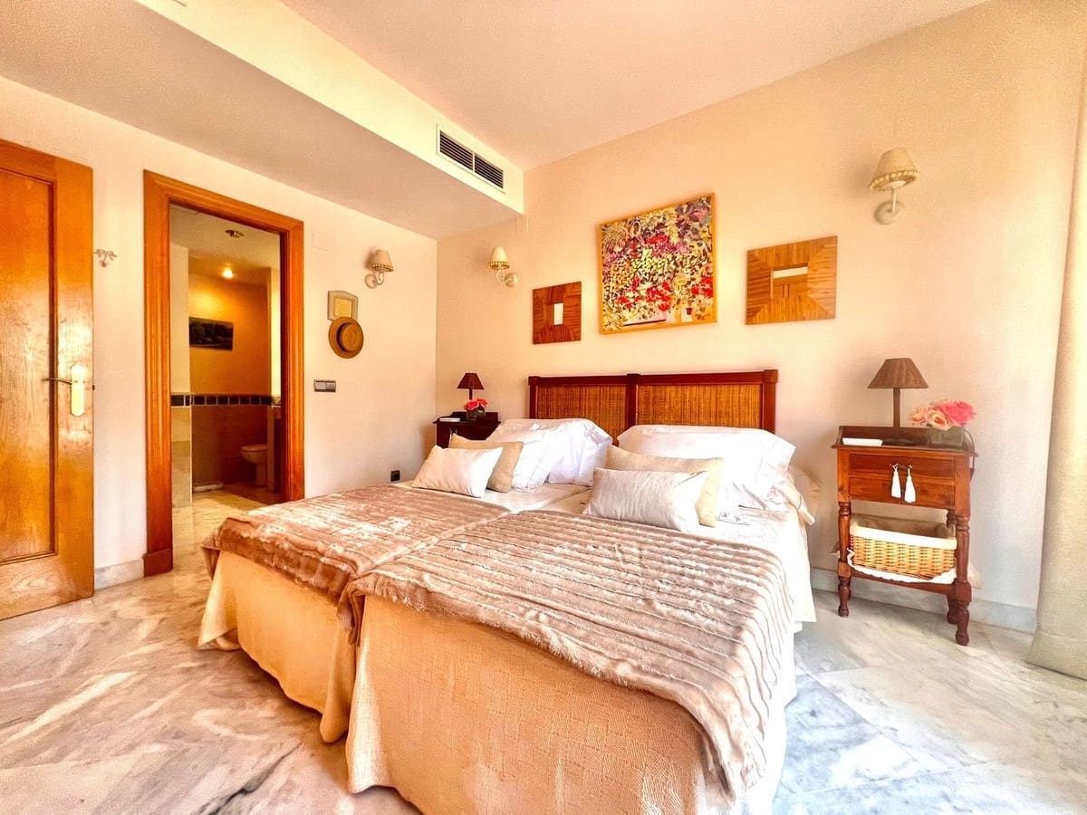 Casa de 3 habitaciones en Golden Mile en venta con piscina - 1.695.000 € (Ref: 9705080)