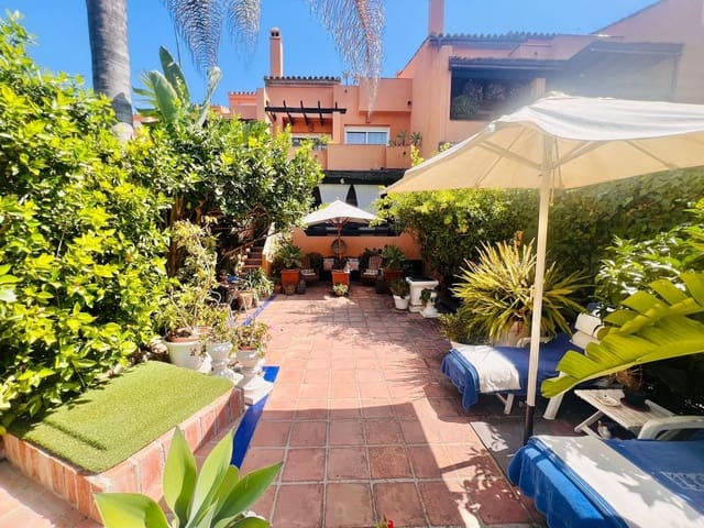 Casa de 3 habitaciones en Golden Mile, Marbella en venta con piscina - 1.695.000 € (Ref: 9705080)