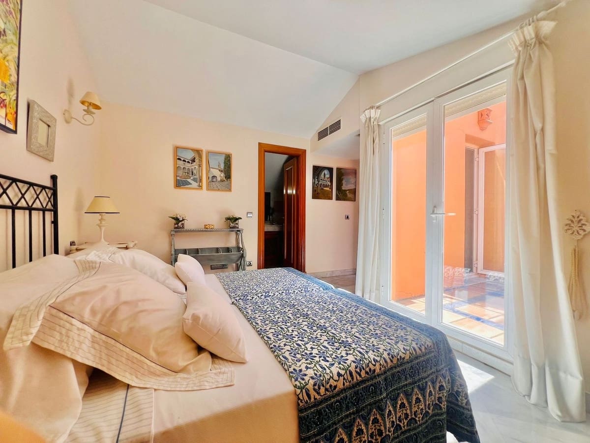 3 bedroom Townhouse for sale in Golden Mile with pool - € 1,695,000 (Ref: 9705080)