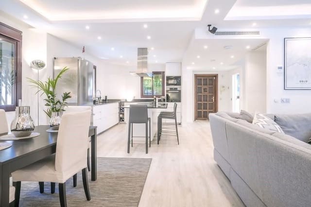 4 soveværelse Semi-Rækkehus til salg i Golden Mile, Marbella med swimmingpool garage - € 1.700.000 (Ref: 9705081)