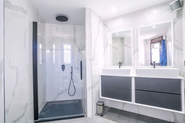 4 soveværelse Semi-Rækkehus til salg i Golden Mile, Marbella med swimmingpool garage - € 1.700.000 (Ref: 9705081)