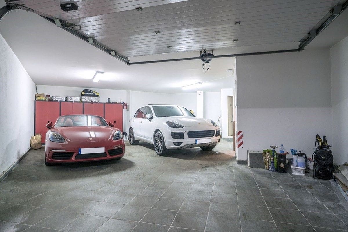 4 soveværelse Semi-Rækkehus til salg i Golden Mile med swimmingpool garage - € 1.700.000 (Ref: 9705081)