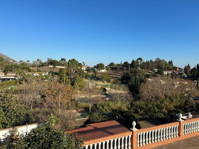 Chalet de 4 habitaciones en Mijas pueblo, Mijas en venta con piscina - 1.750.000 € (Ref: 9705082)