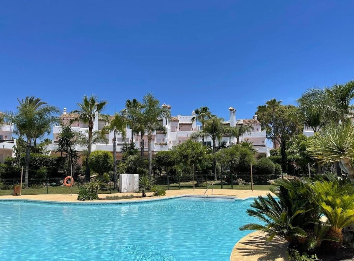 4 soveværelse Semi-Rækkehus til salg i Estepona med swimmingpool - € 1.800.000 (Ref: 9705085)