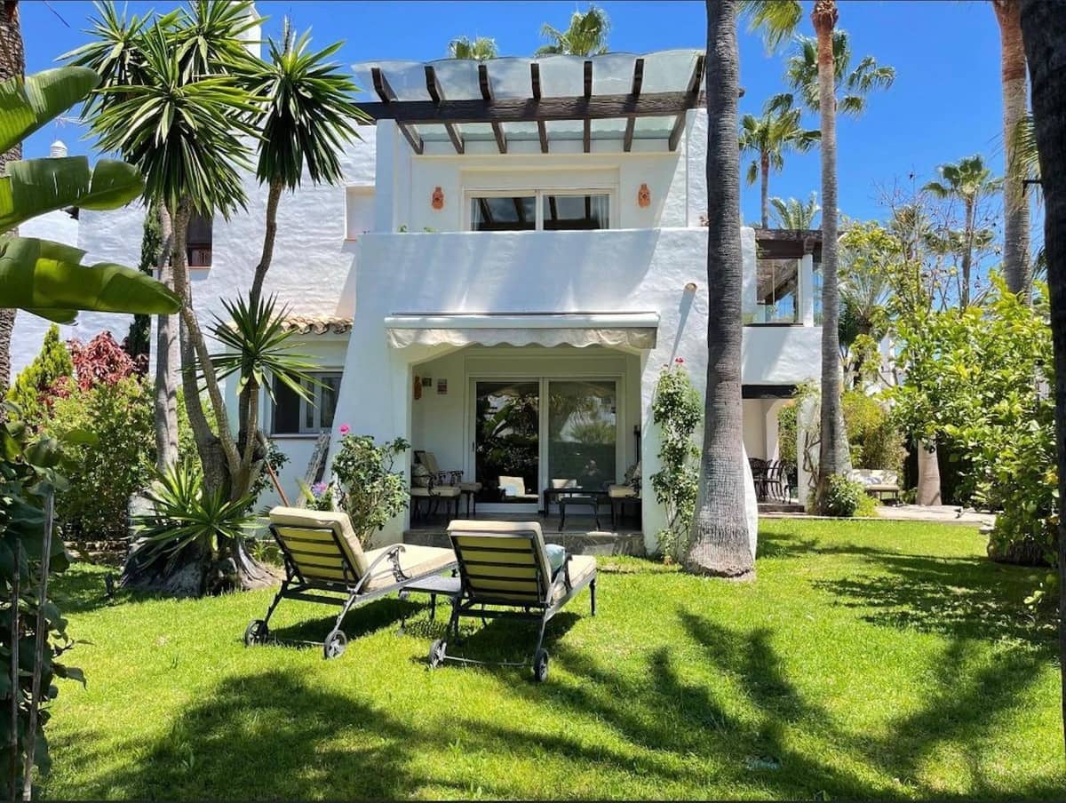 4 soveværelse Semi-Rækkehus til salg i Estepona med swimmingpool - € 1.800.000 (Ref: 9705085)