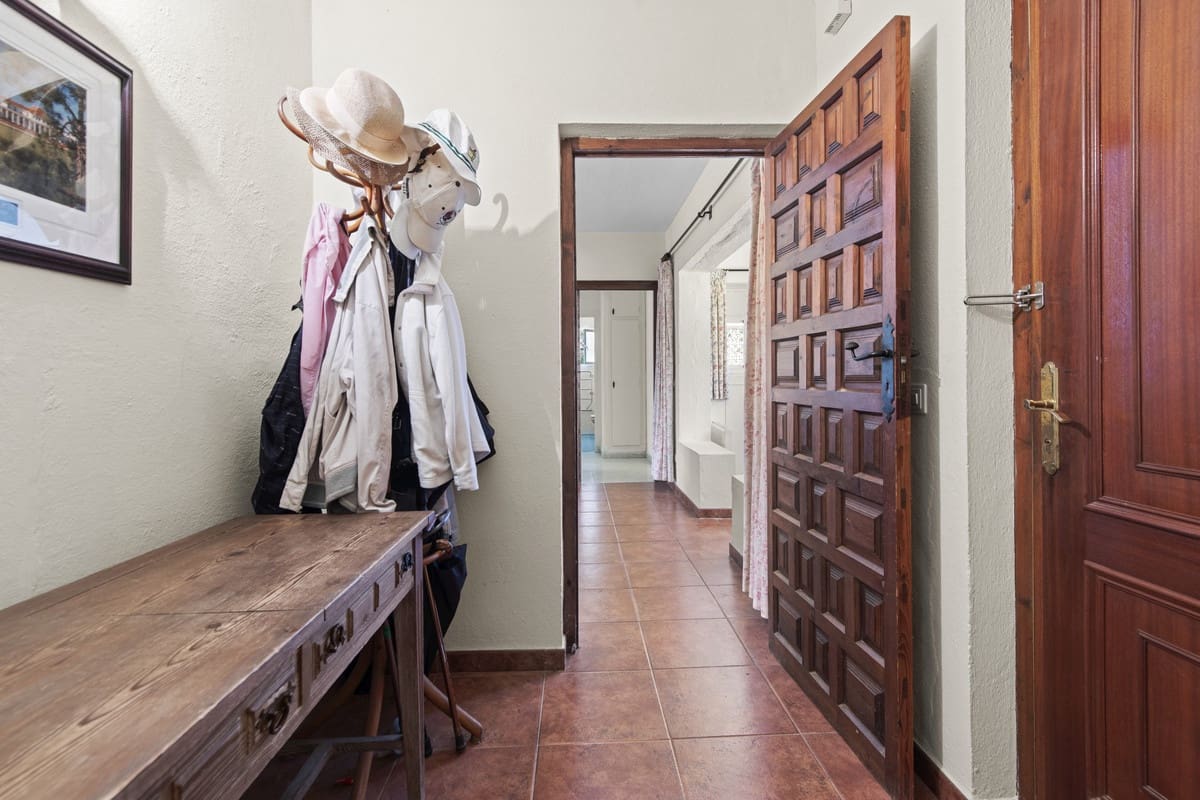 Chalet de 3 habitaciones en Guadalmina en venta - 1.800.000 € (Ref: 9705086)